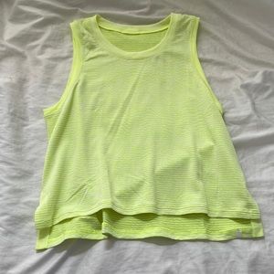 Never worn Lululemon train to be tank size 4